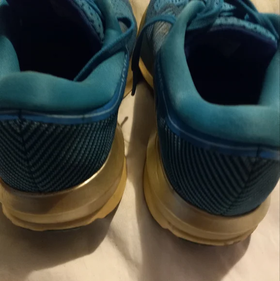 Brooks Shoes - Picture 4 of 10